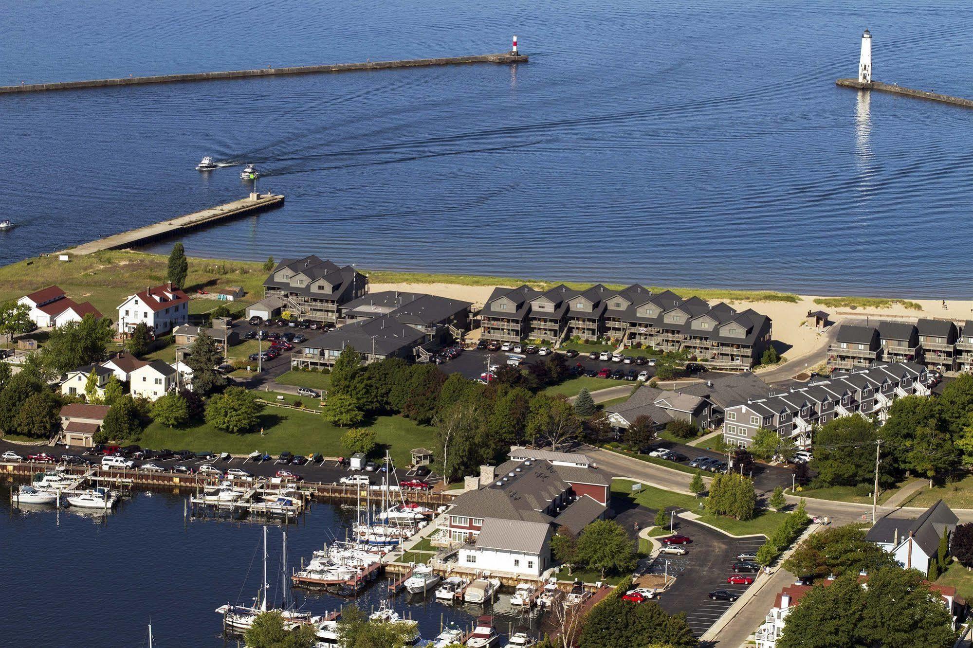 Harbor Lights Resort Frankfort Esterno foto