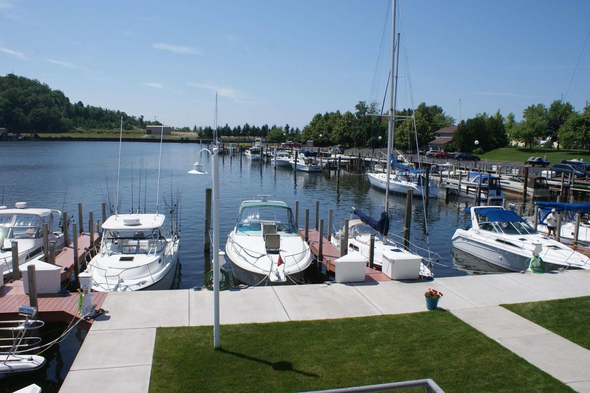 Harbor Lights Resort Frankfort Esterno foto